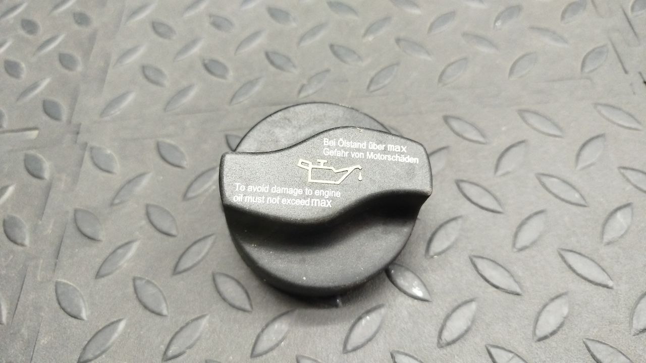 Крышка маслозаливной горловины Mercedes B/W245 2005-2011
