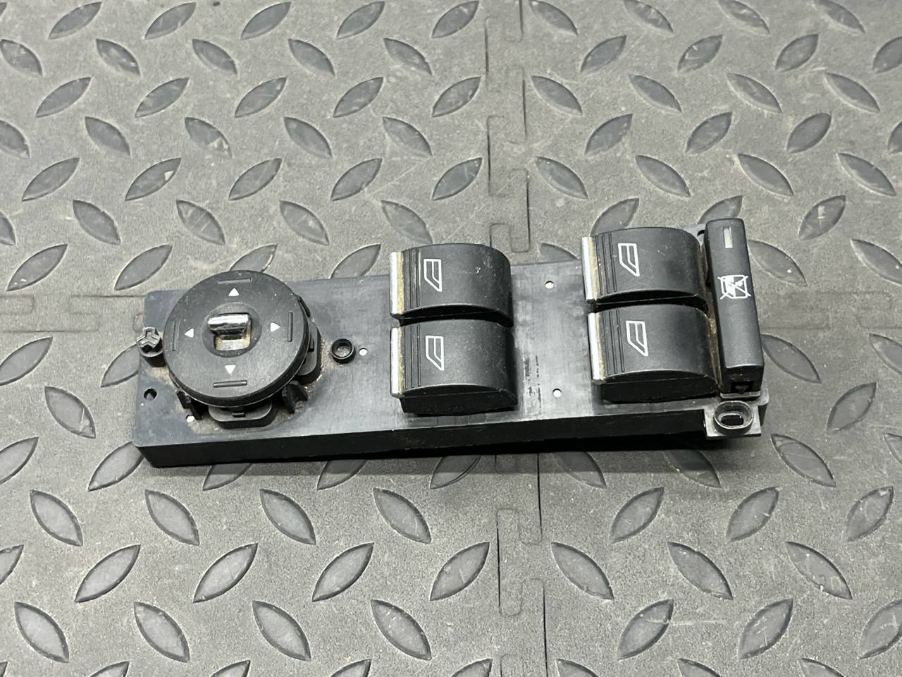 Блок управления стеклоподъемниками Ford Focus/2 2004-2011