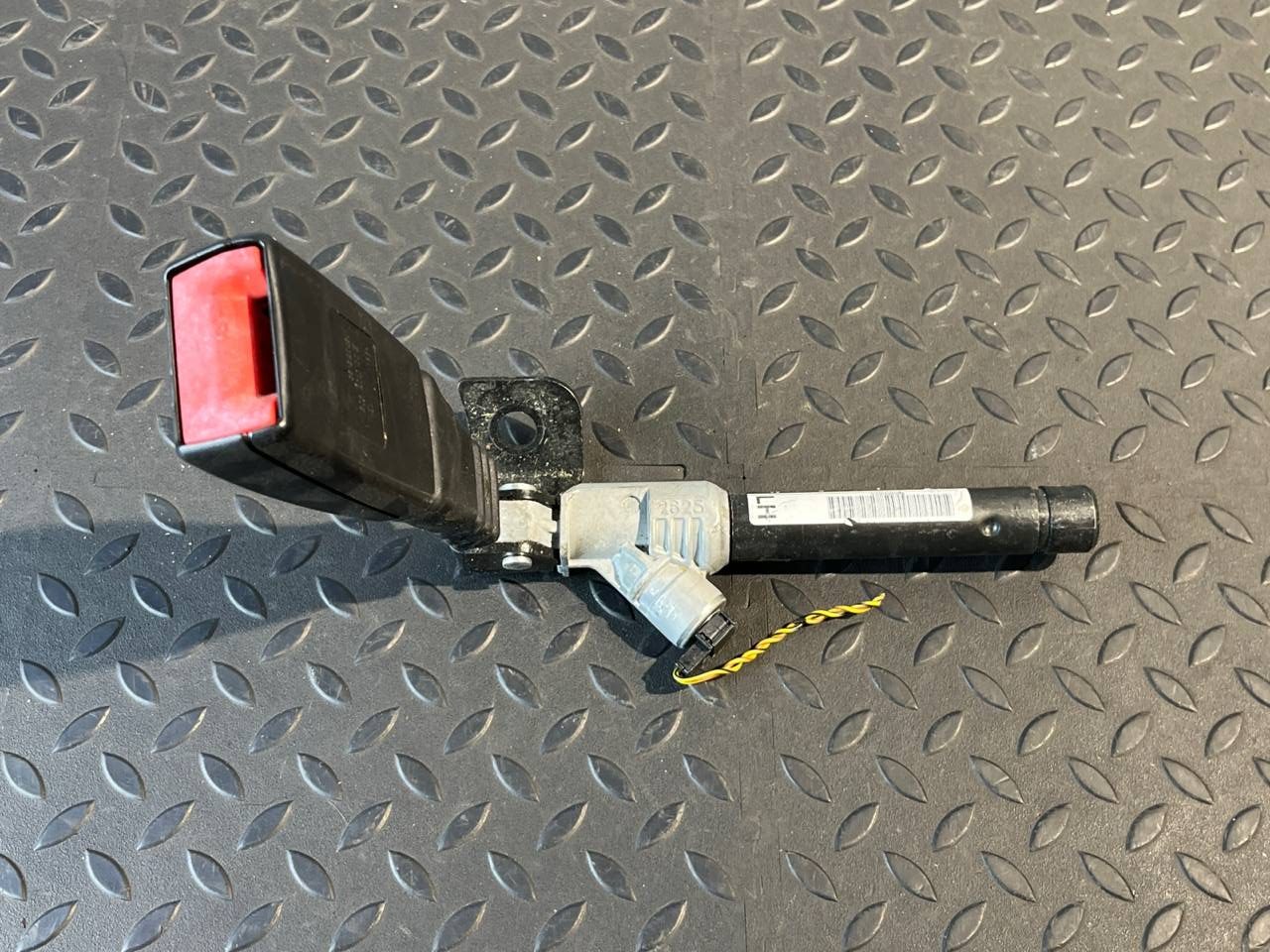 Ответная часть ремня безопасности задняя левая BMW 3/E90 2004-2013