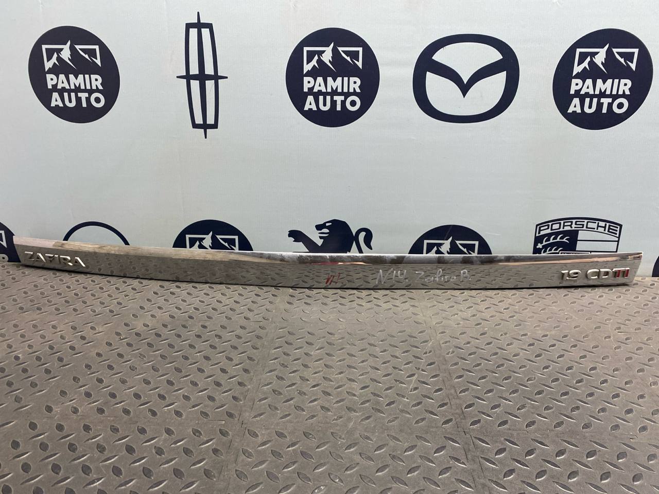 Накладка двери багажника Opel Zafira/B 2005-2014