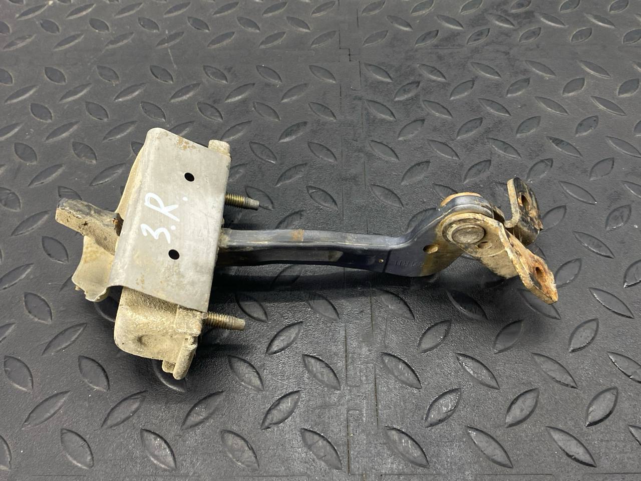 Ограничитель двери багажника правый Ford Transit 2000-2006