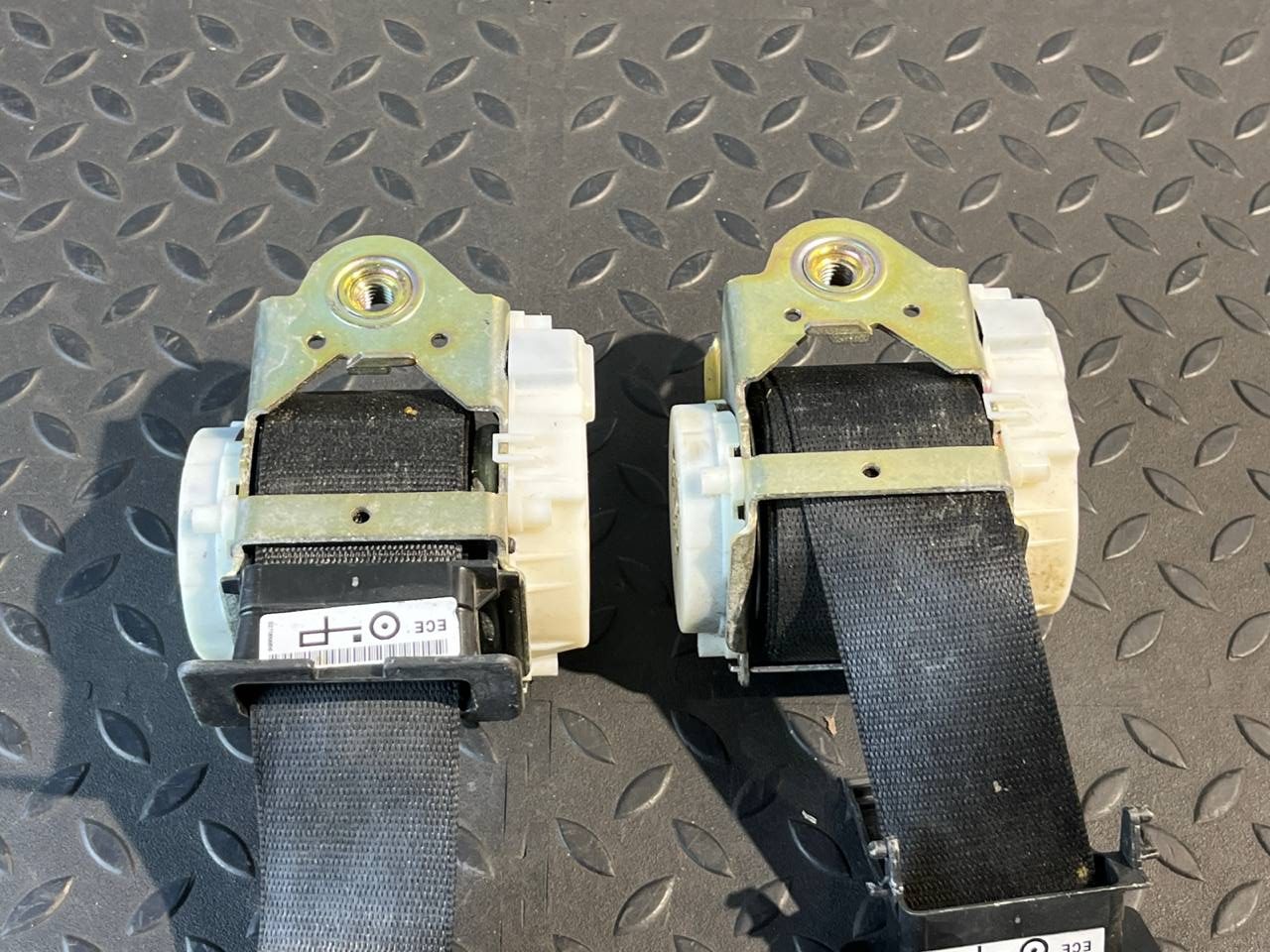 Ремень безопасности задний BMW 3/E90 2004-2013