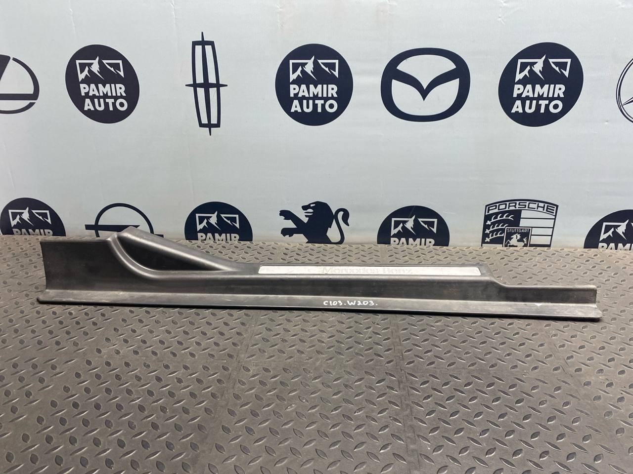 Накладка порога передняя правая Mercedes C/W203 2000-2008