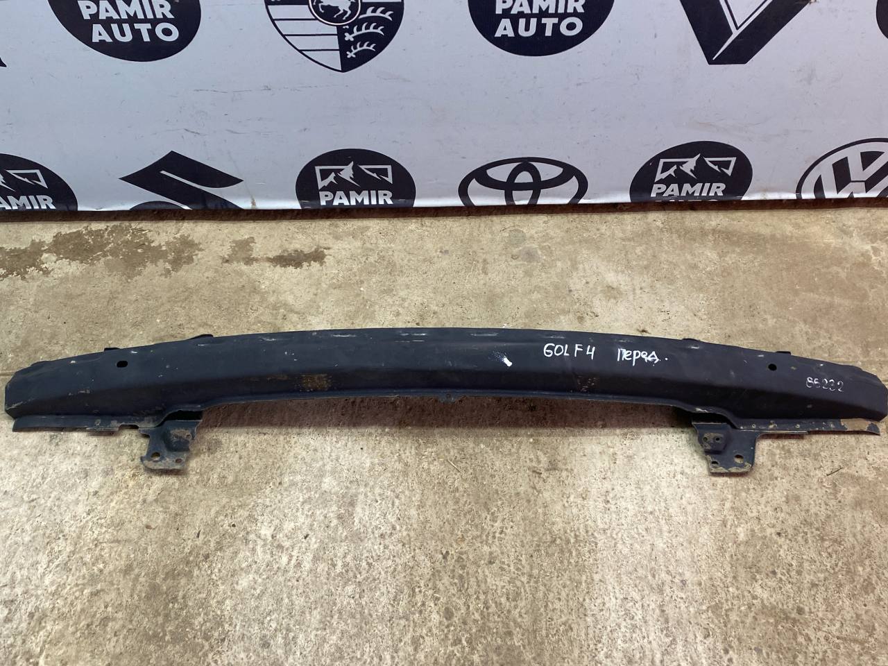 Усилитель бампера передний Volkswagen Golf/4 1997-2006