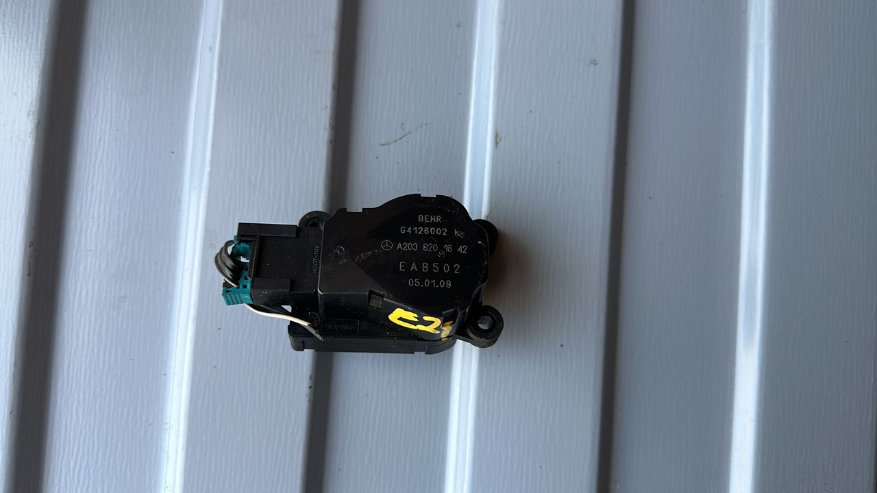 Моторчик заслонки отопителя Mercedes E/W211 2002-2009