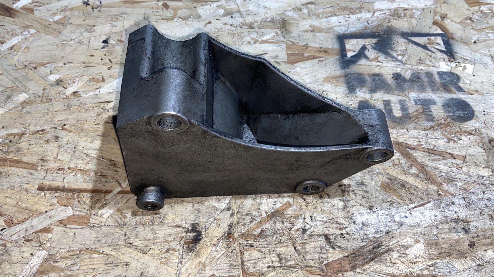 Кронштейн двигателя Opel Vectra/C 2002-2008