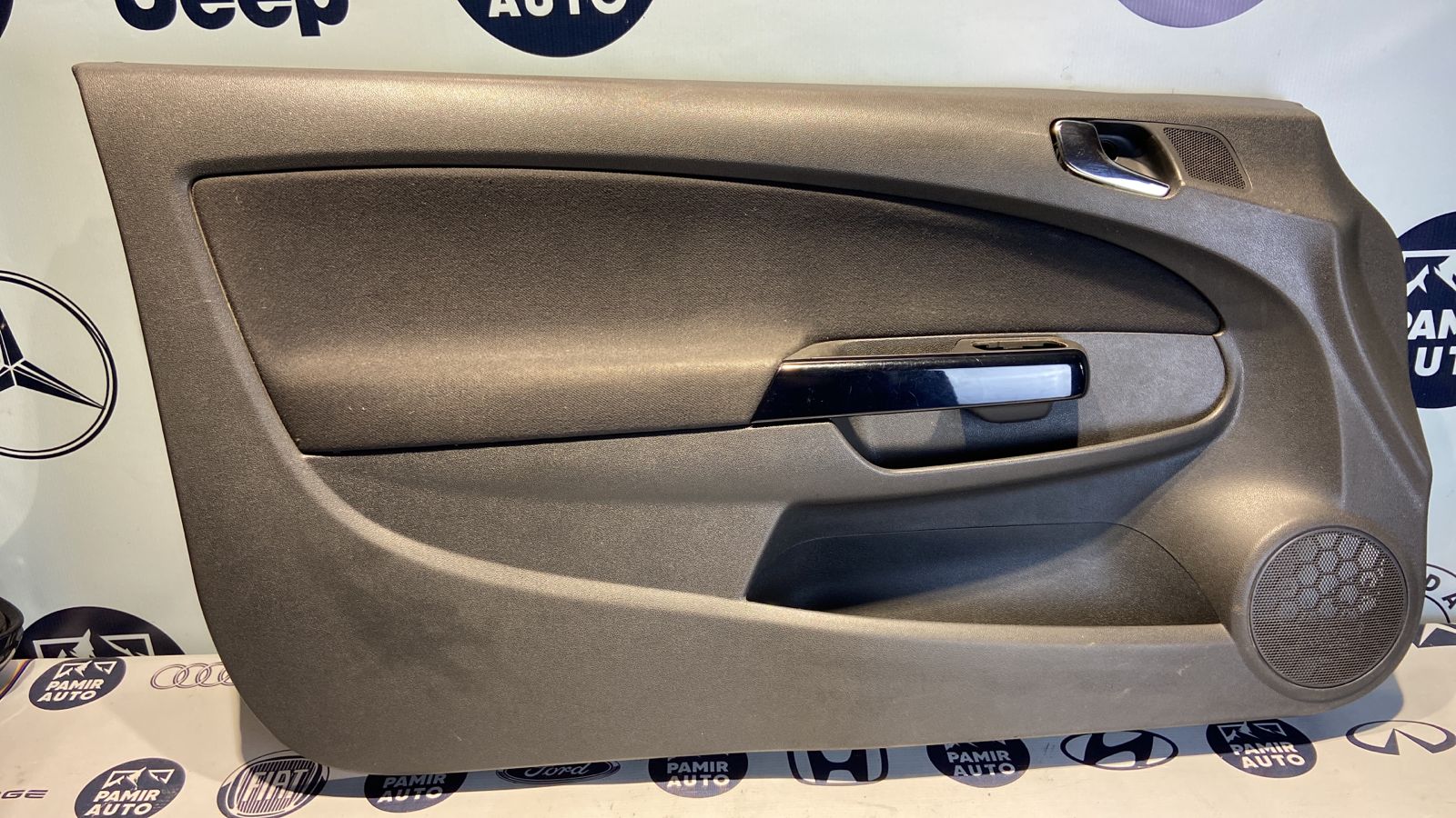 Обшивка двери передняя левая Opel Corsa/D 2006-2014