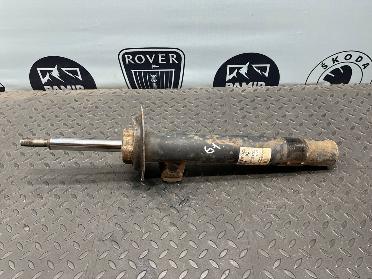 Амортизатор передний левый BMW 3/E46 1998-2007