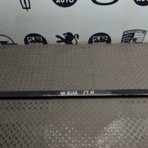 Молдинг двери передний правый C/W202 1993-2001