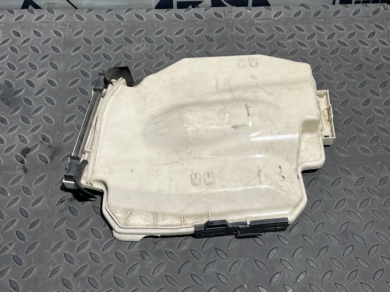 Крышка блока предохранителей BMW 3/E90 2004-2013