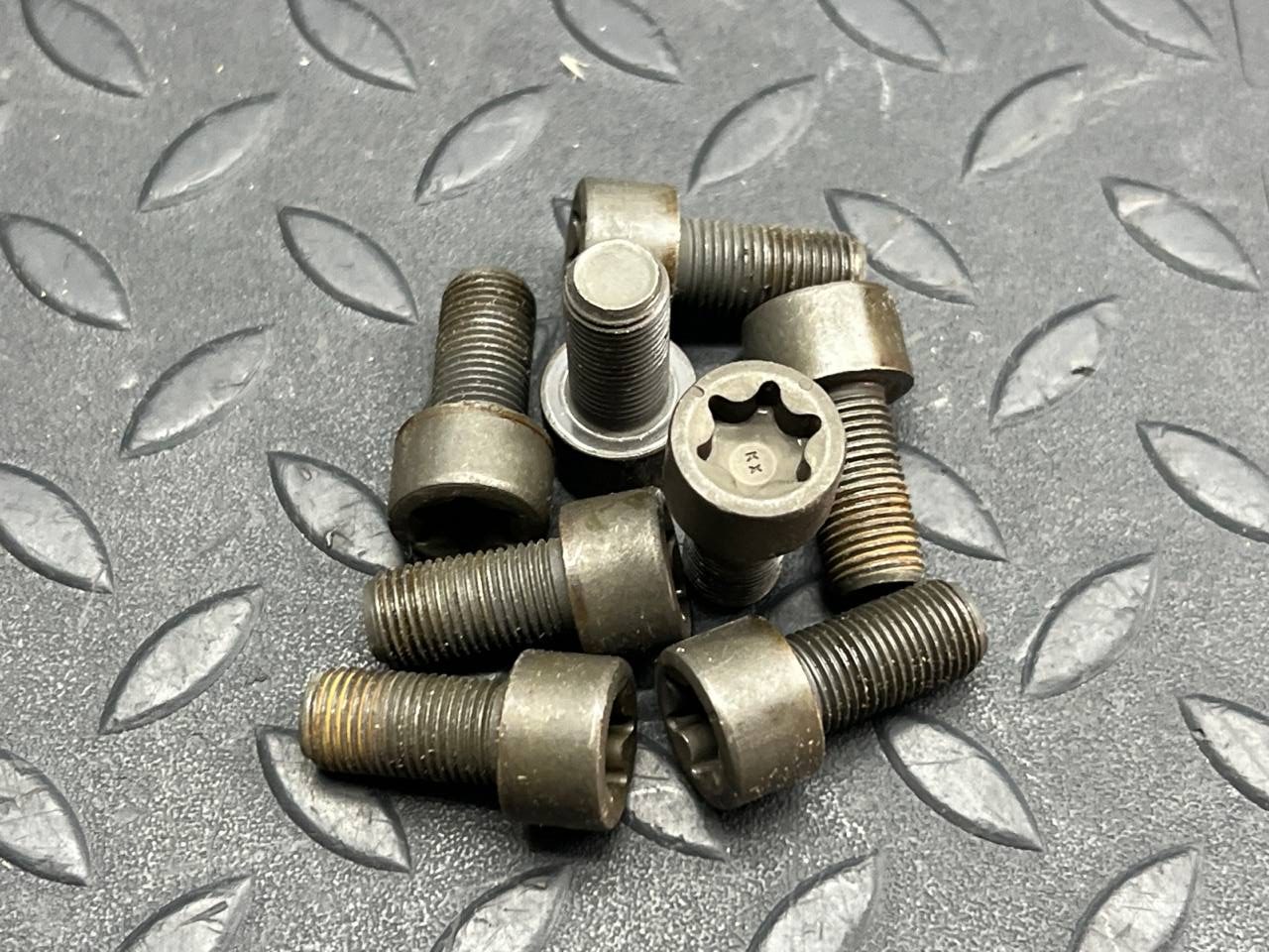 Болт маховика Mercedes C/W203 2000-2008