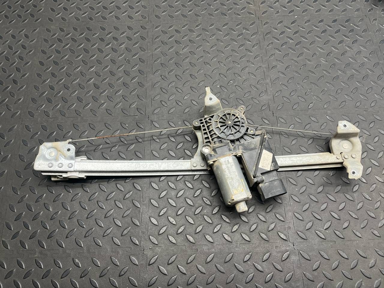 Стеклоподъемник задний левый Mercedes C/W202 1993-2001