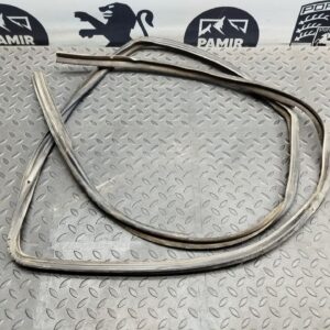 Уплотнитель двери передний Mercedes Vito/W638 1996-2003