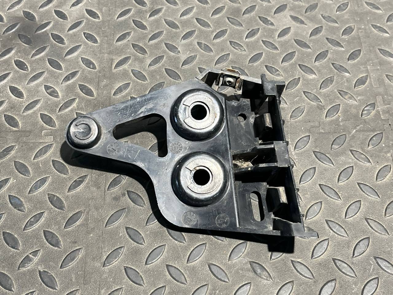 Кронштейн бампера задний левый BMW 3/E90 2004-2013