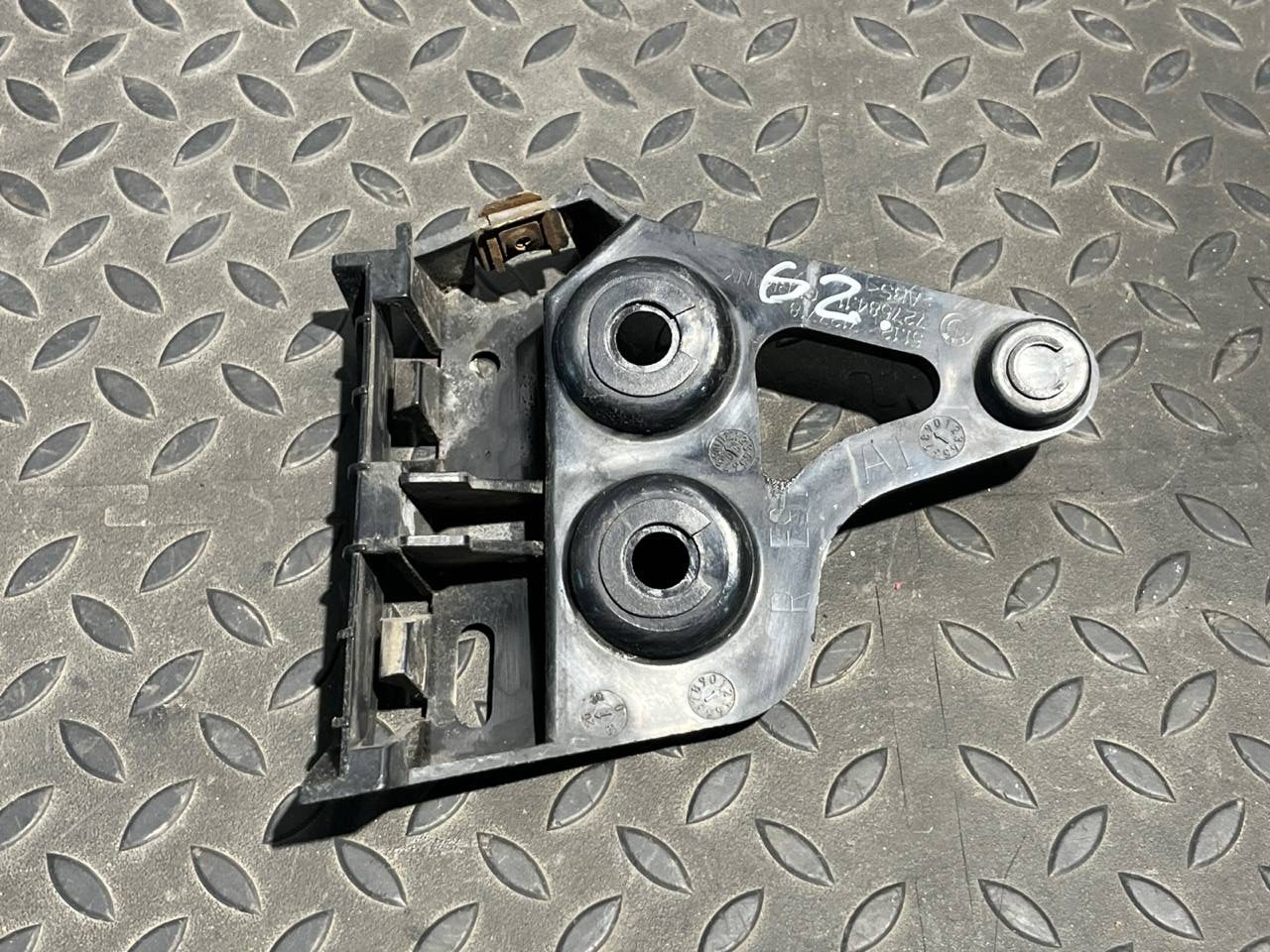 Кронштейн бампера задний правый BMW 3/E90 2004-2013