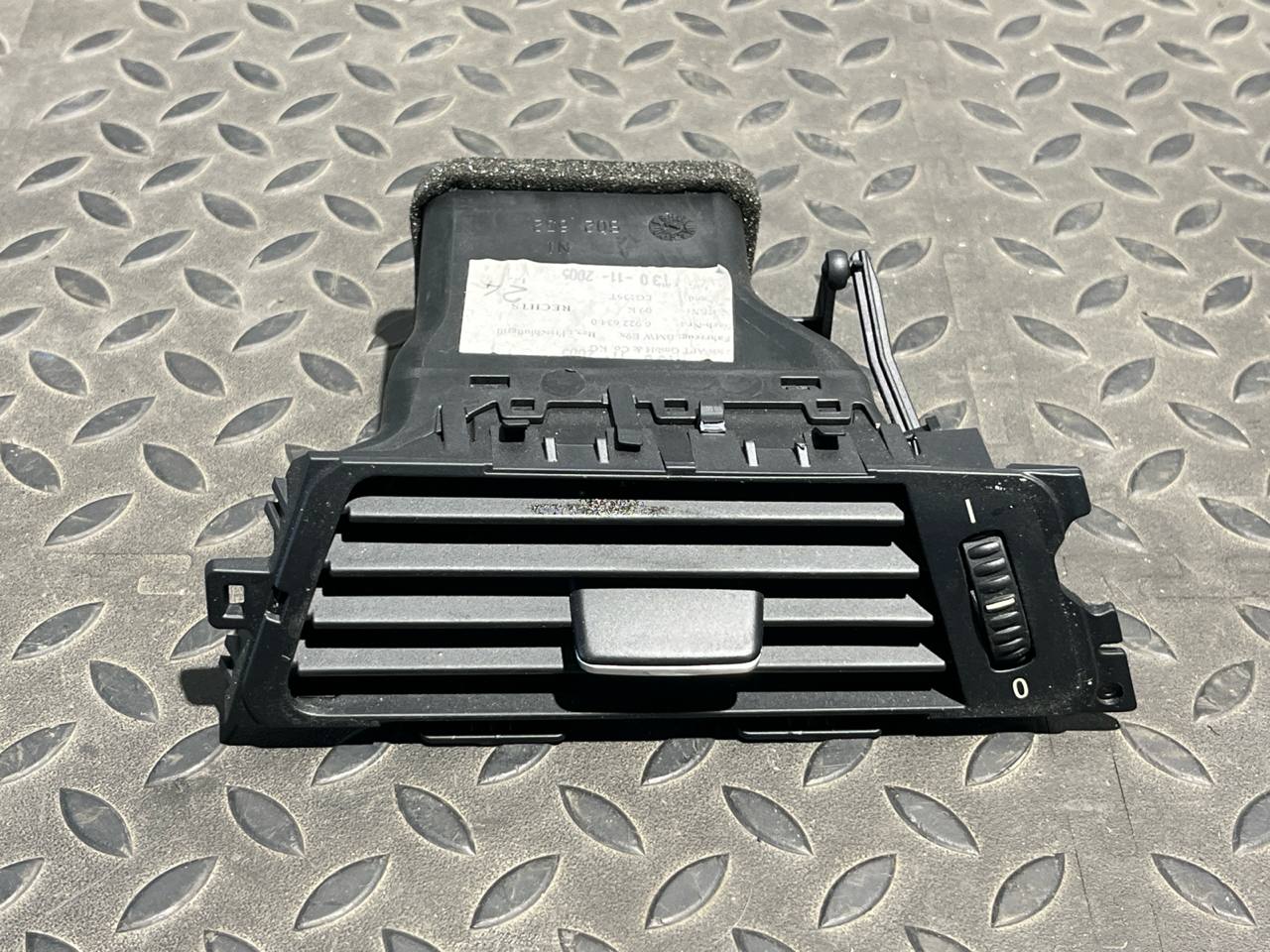 Дефлектор воздушный правый BMW 3/E90 2004-2013