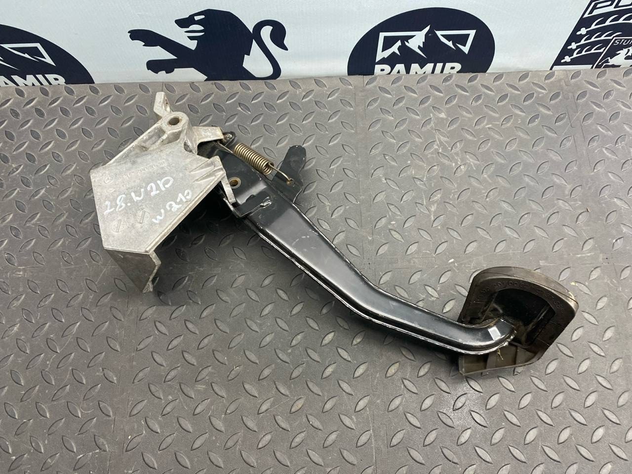 Педаль тормоза Mercedes E/W210 1995-2003