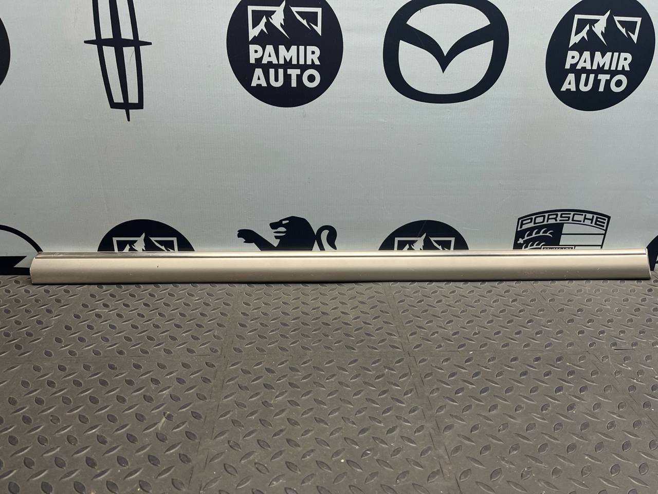 Молдинг двери передний правый C/W202 1993-2001