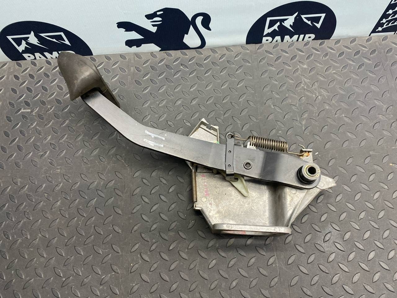 Педаль тормоза Mercedes C/W202 1993-2001