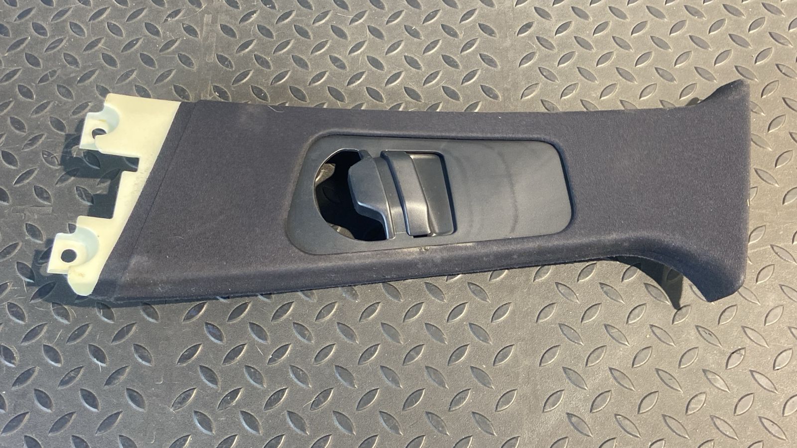 Обшивка стойки центральная левая BMW 3/E46 1998-2007