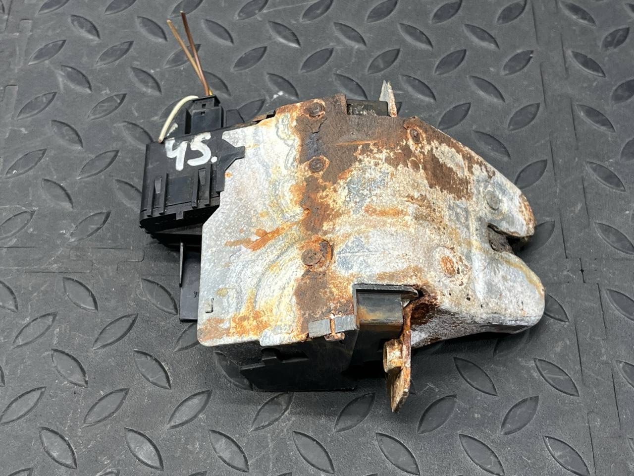 Замок двери багажника Mercedes C/W203 2000-2008