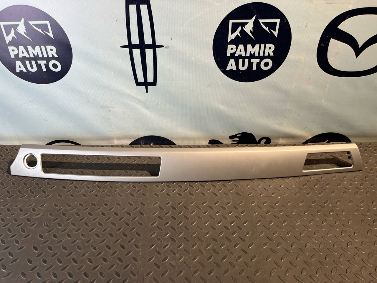 Накладка на торпедо правая BMW 3/E90 2004-2013