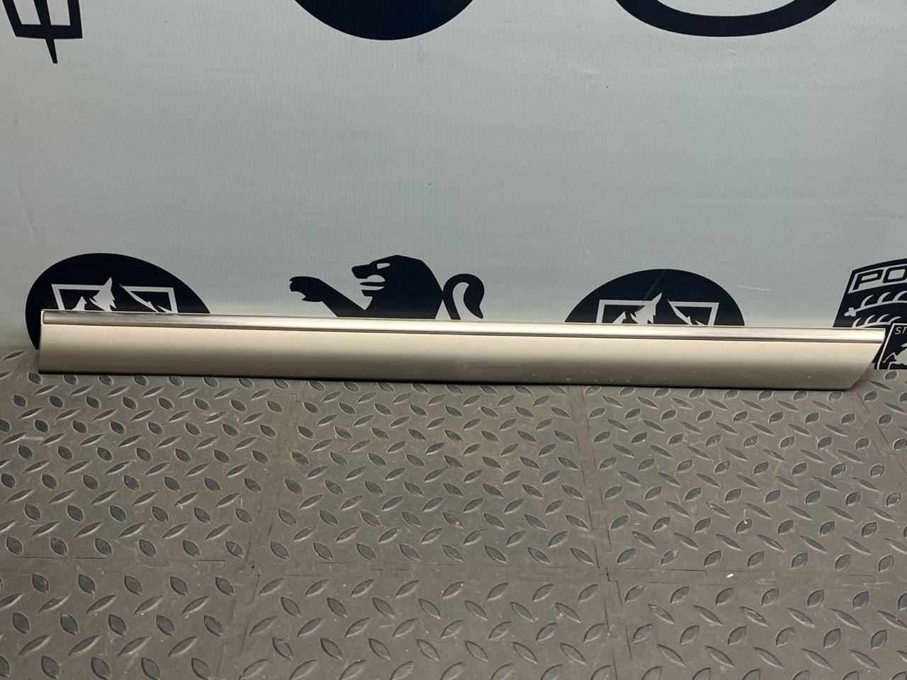 Молдинг двери задний левый C/W202 1993-2001