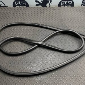 Уплотнитель двери передний правый C/W202 1993-2001