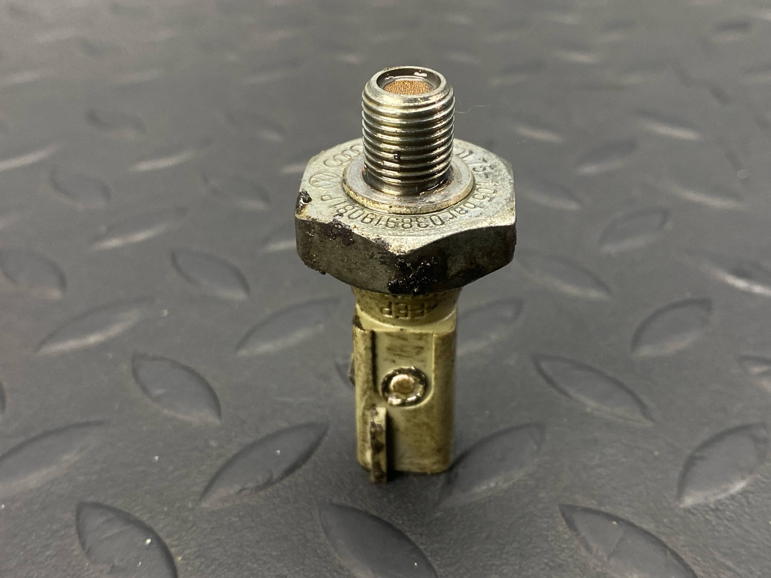 Датчик давления масла Audi A6/C7 2011–2018