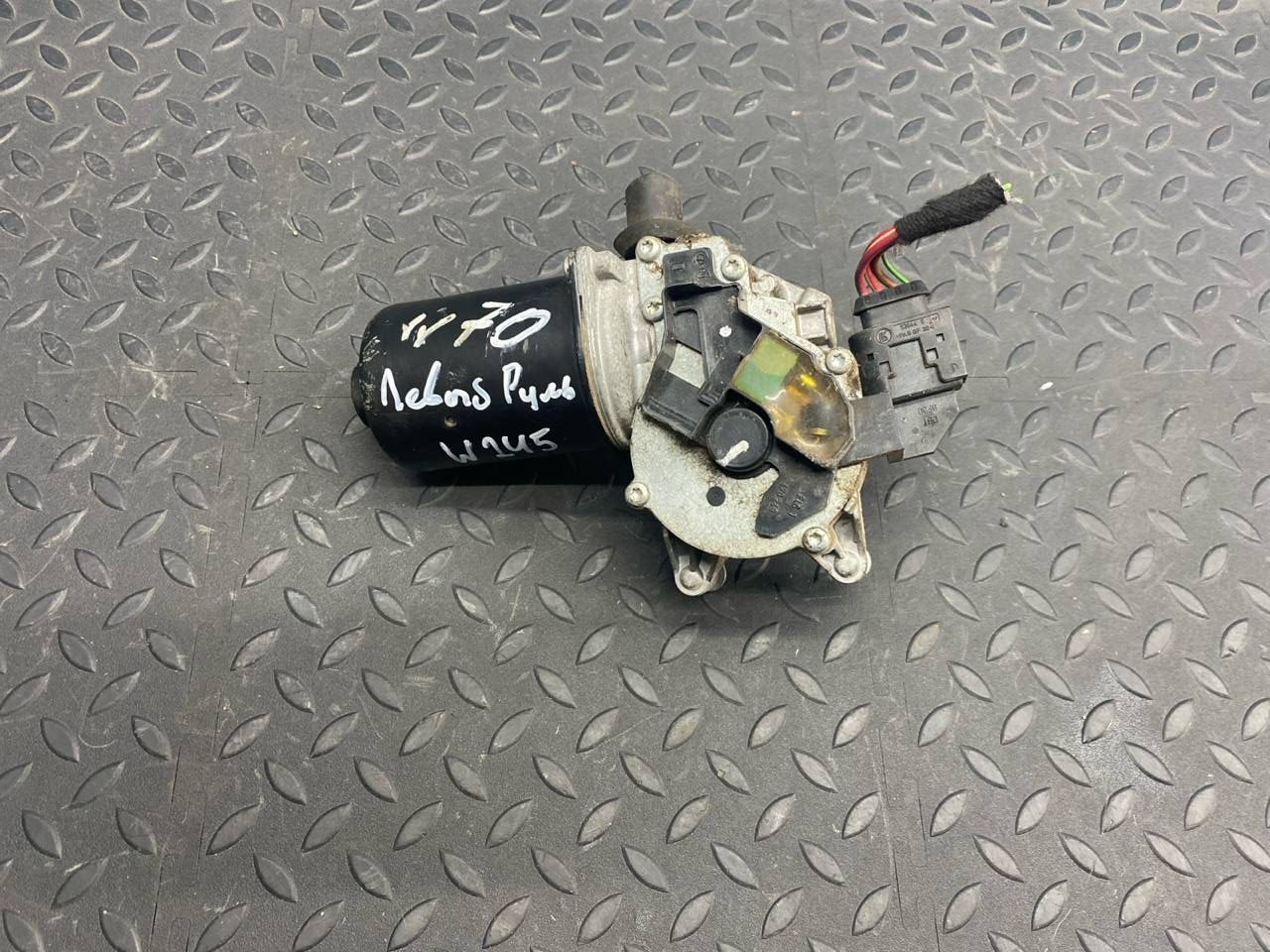 Моторчик стеклоочистителя передний Mercedes B/W245 2005-2011