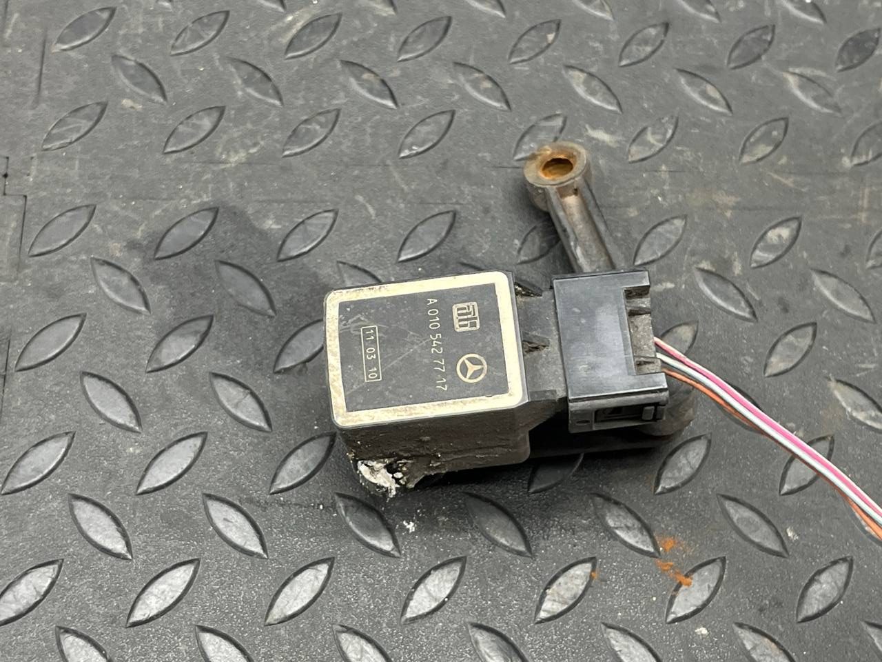 Датчик положения кузова Mercedes M/W164 2005-2011