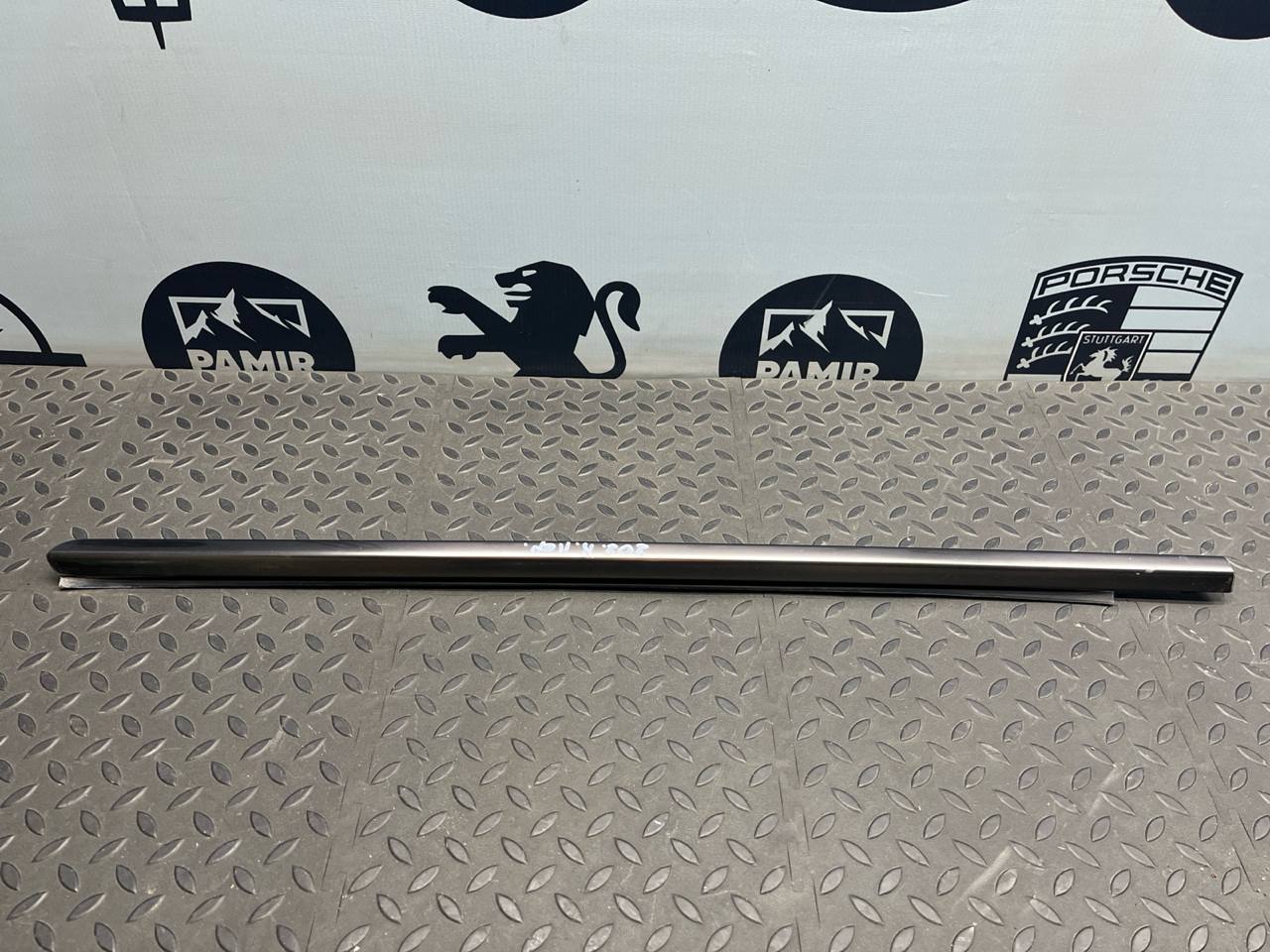 Уплотнитель двери передний правый Mercedes C/W202 1993-2001