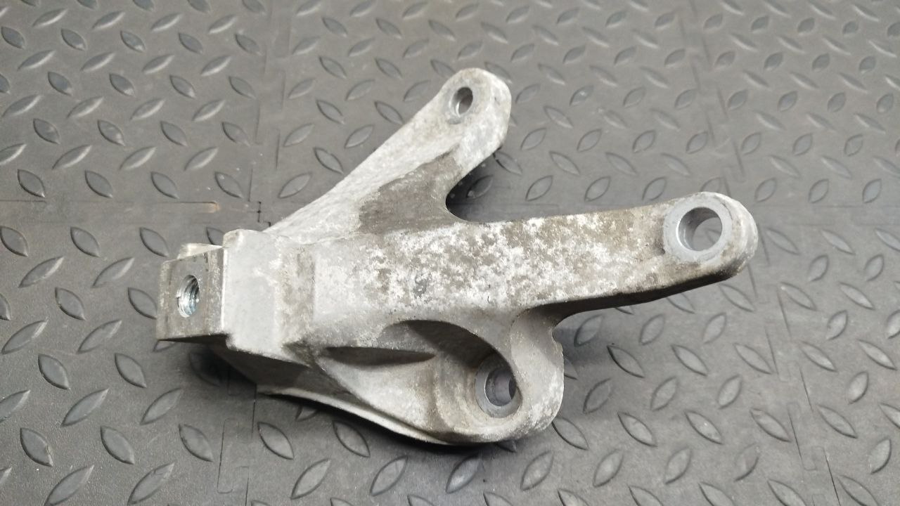Кронштейн двигателя Ford Focus/2 2004-2011