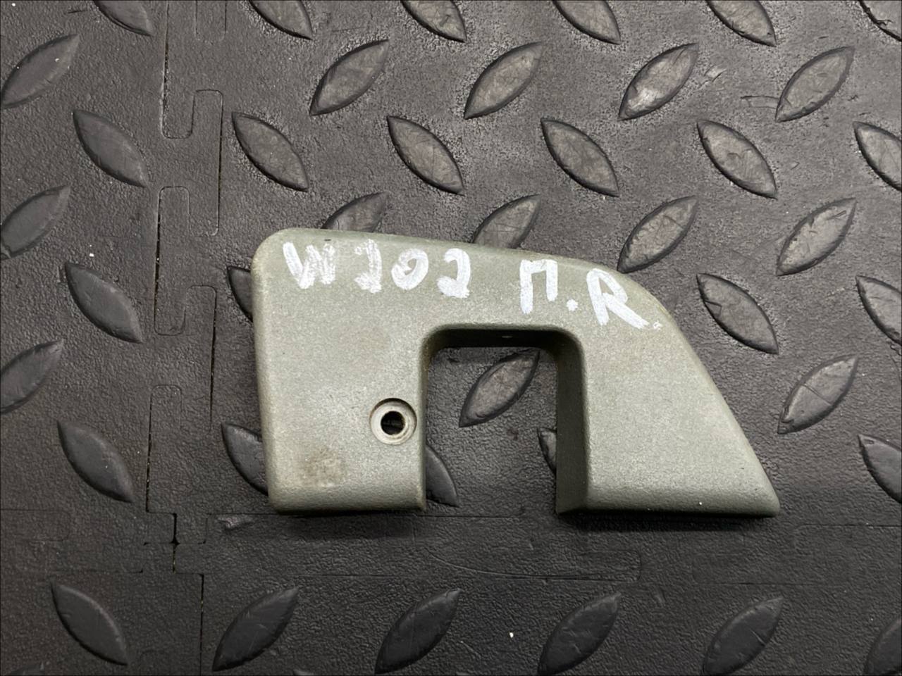 Накладка замка двери передняя правая Mercedes C/W202 1993-2001