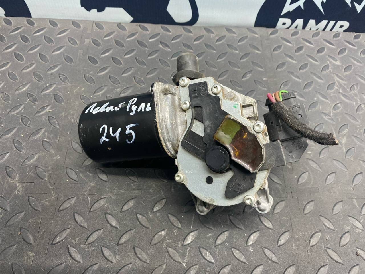 Моторчик стеклоочистителя передний Mercedes B/W245 2005-2011
