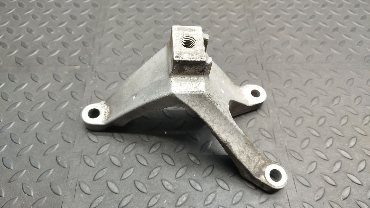 Кронштейн двигателя Ford Focus/2 2004-2011
