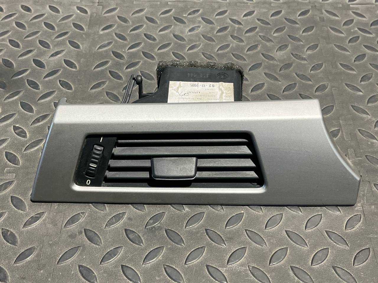 Дефлектор воздушный левый BMW 3/E90 2004-2013