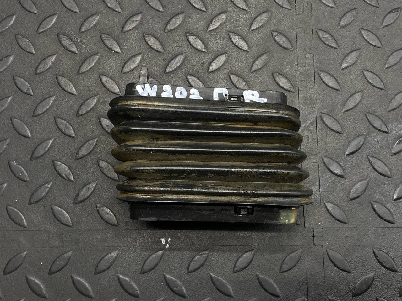 Кожух проводки двери передний правый Mercedes C/W202 1993-2001