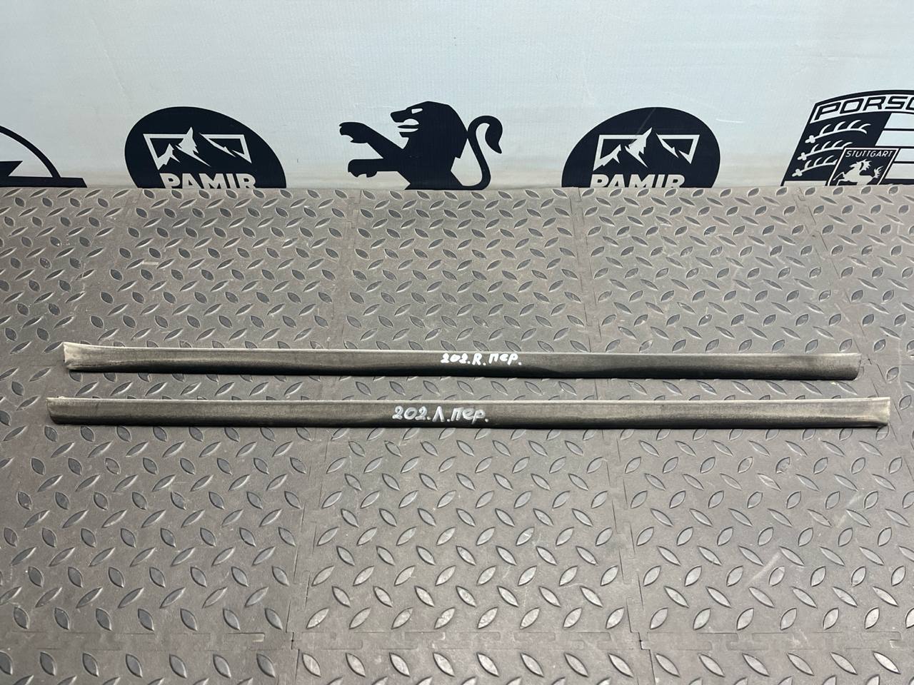 Уплотнитель двери передний Mercedes C/W202 1993-2001