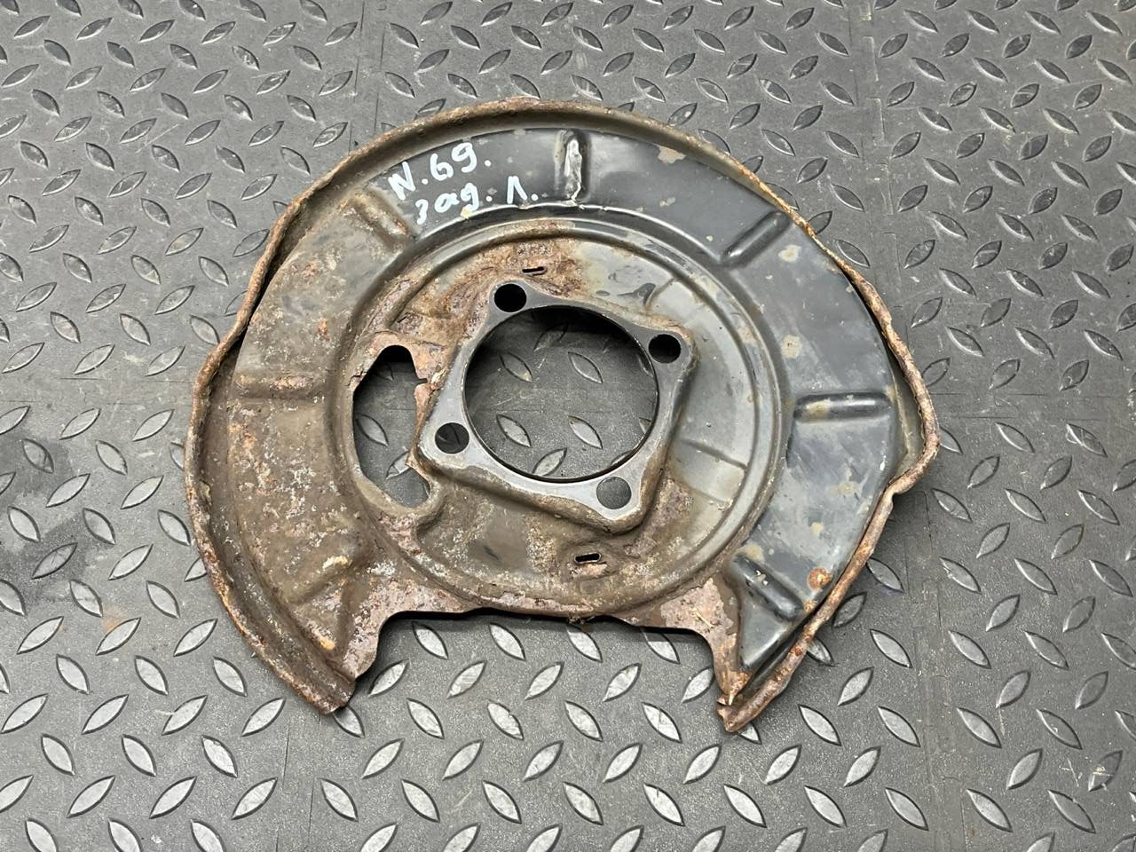 Щит тормозной (Пыльник) задний левый Mercedes B/W245 2005-2011