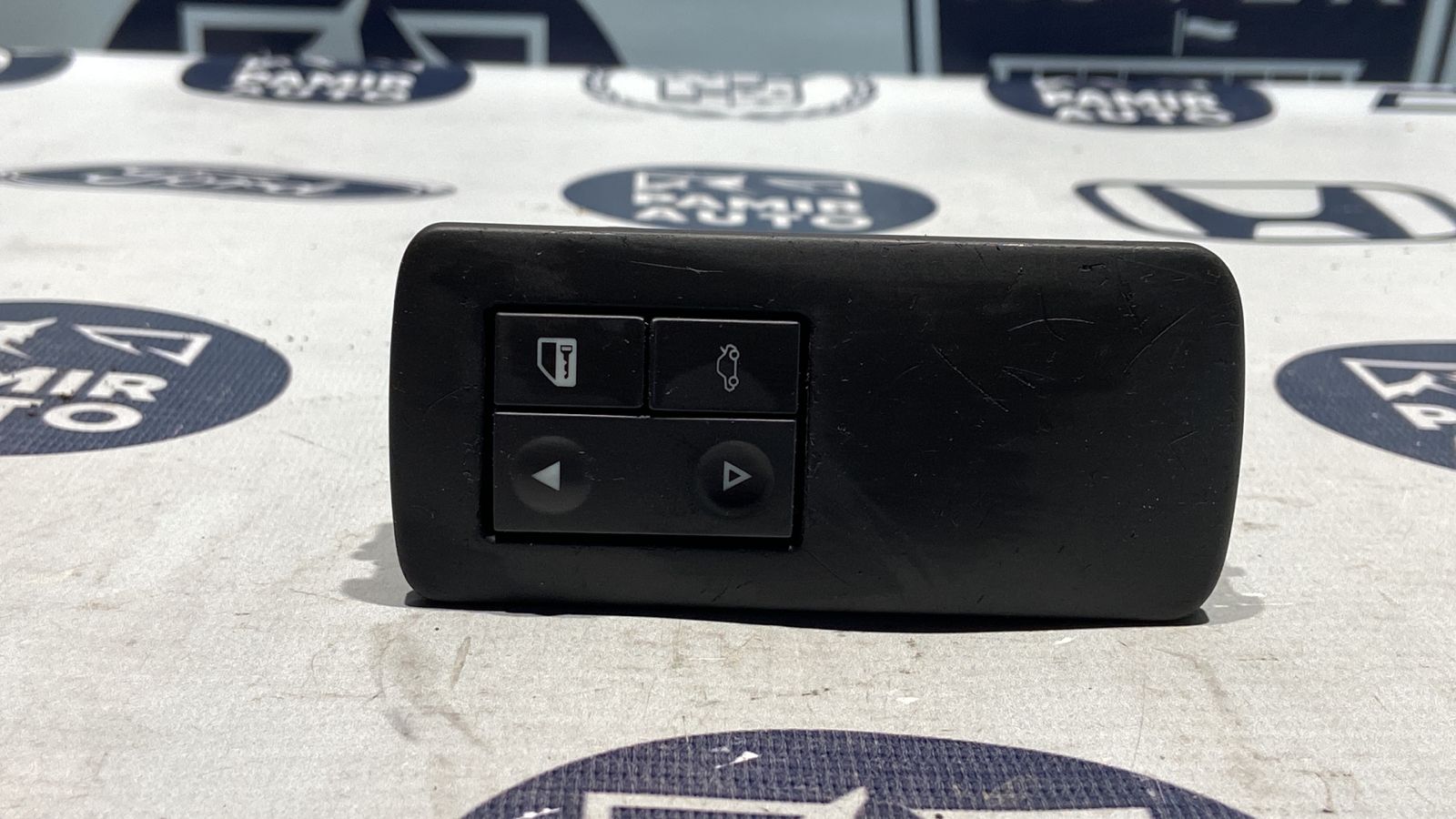 Кнопка стеклоподъемника передняя правая Opel Vectra/C 2002-2008