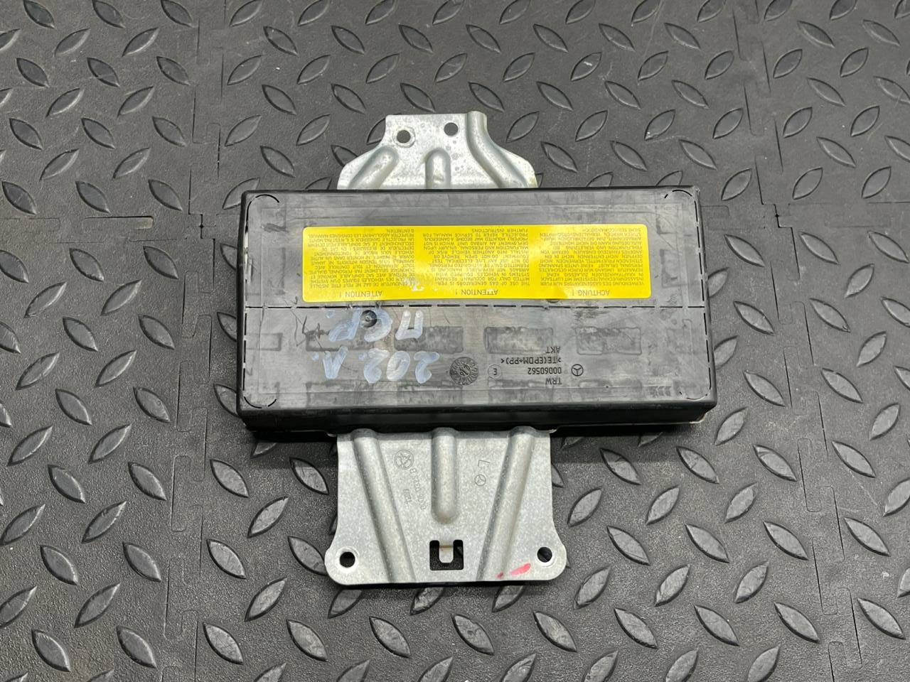 Подушка безопасности в дверь передняя левая Mercedes C/W202 1993-2001