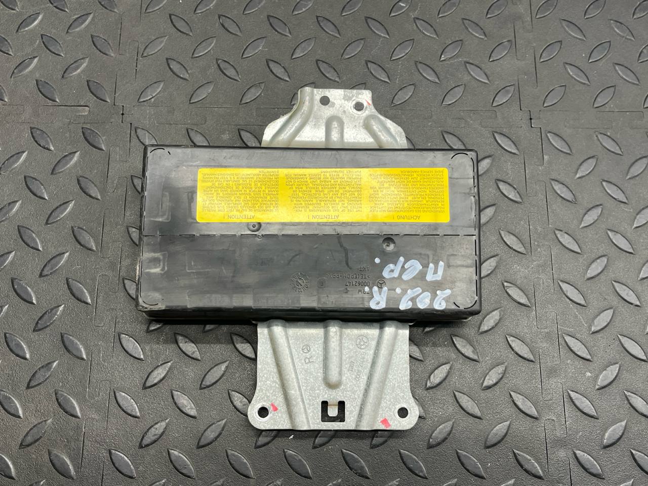 Подушка безопасности в дверь передняя правая Mercedes C/W202 1993-2001