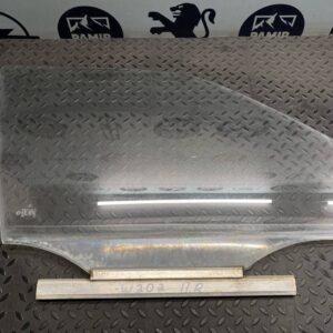 Стекло двери переднее правое Mercedes C/W202 1993-2001