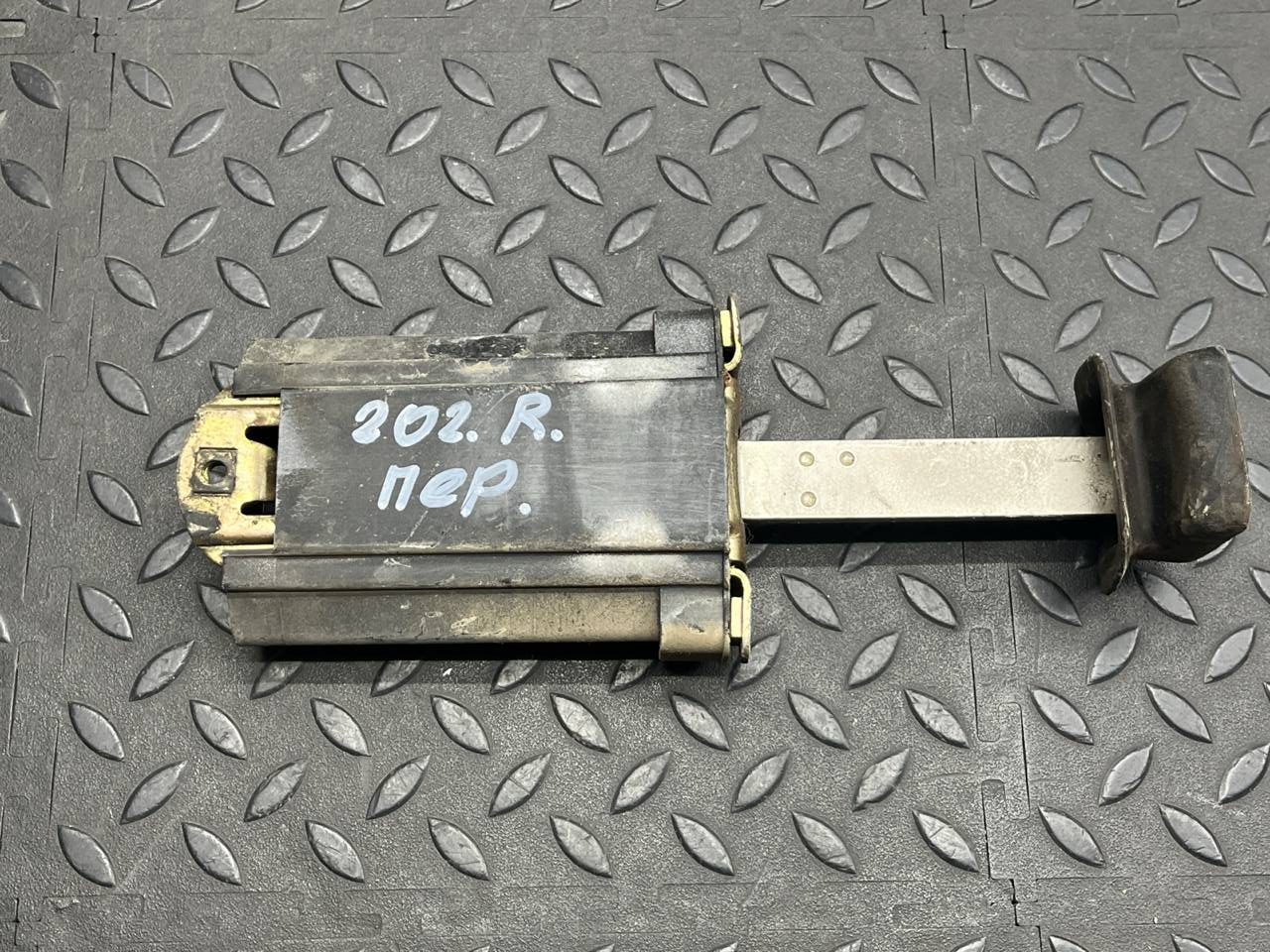 Ограничитель двери передний Mercedes C/W202 1993-2001