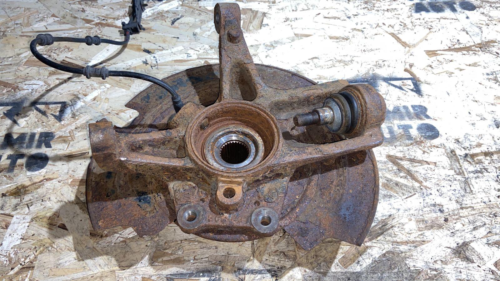 Кулак поворотный задний правый Mercedes M/W163 1997-2005