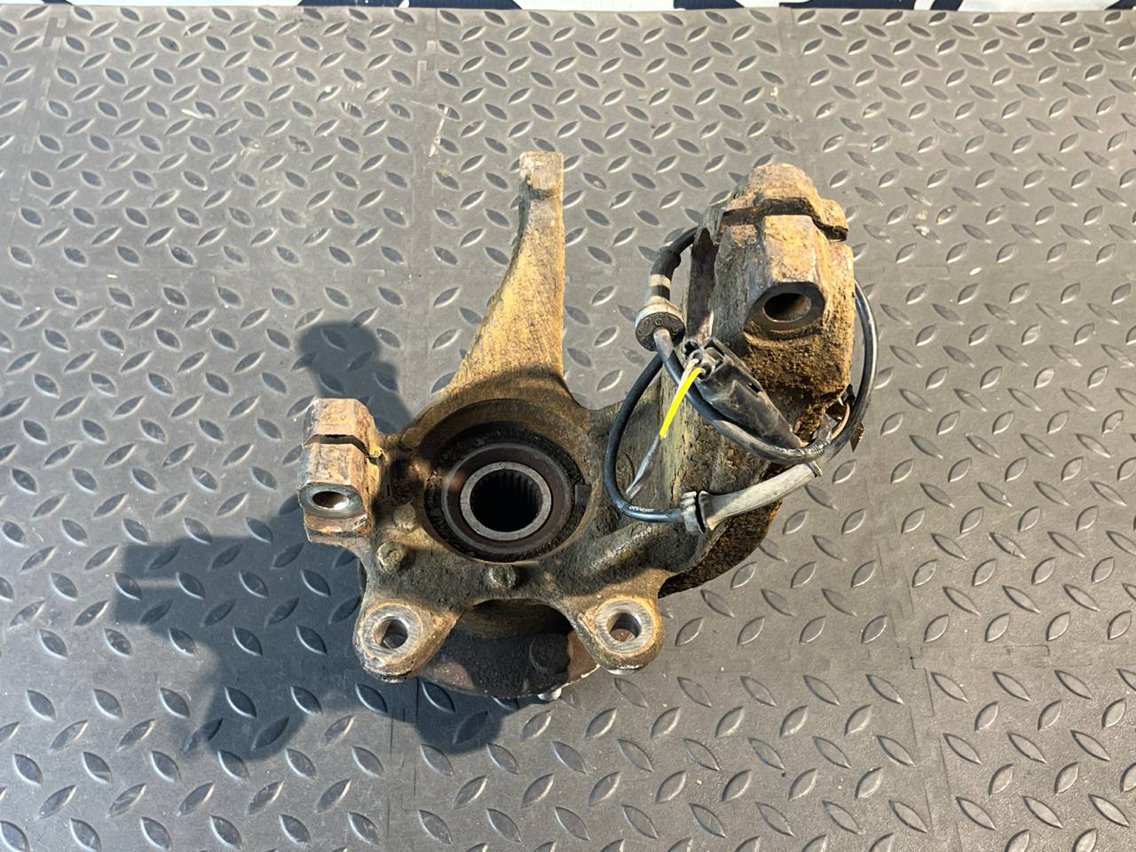 Кулак поворотный передний левый Ford Mondeo/3 2000-2007