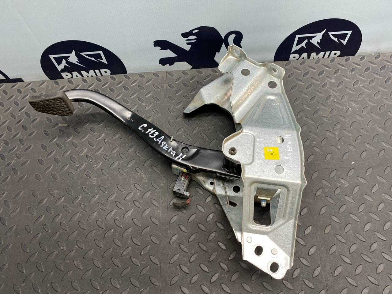 Педаль тормоза Opel Astra/H 2004-2014