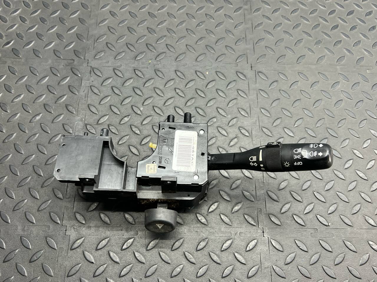 Переключатель поворотов Chrysler PT Cruiser 2000-2010