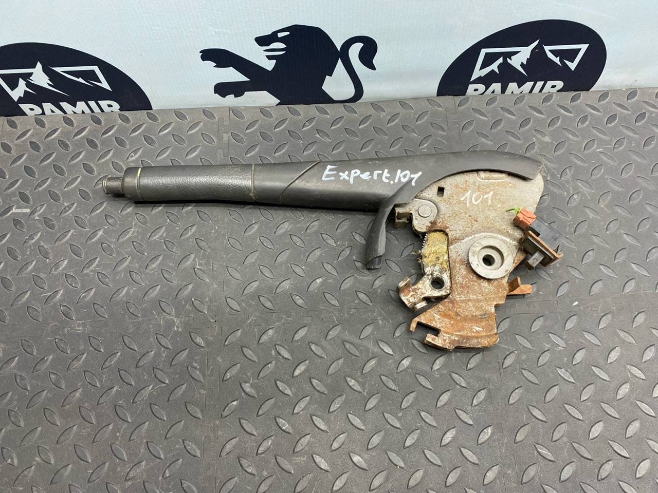 Рычаг стояночного тормоза Peugeot Expert/2 2007-2016